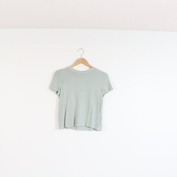 *Gap Shrunken Sage Green short-sleeved t-shirt - Picture 4 of 8